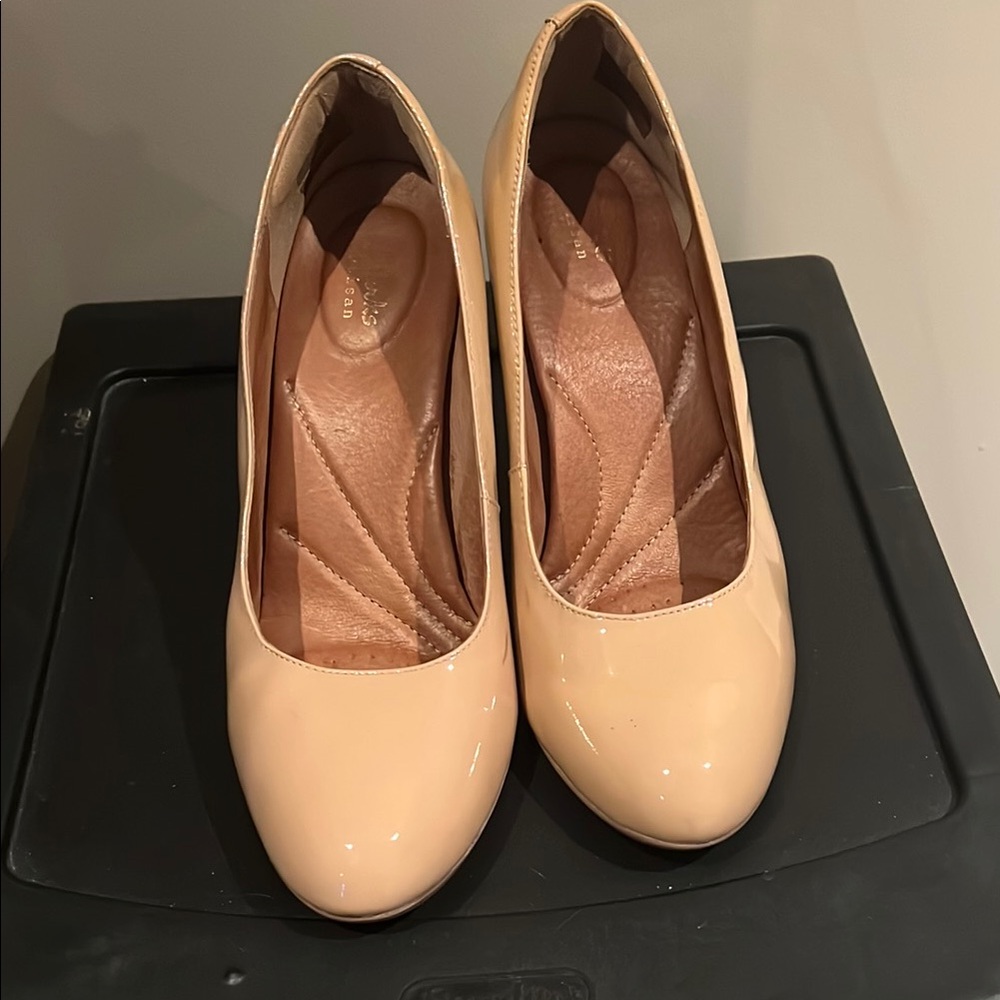Clark’s Elegant Nude Pumps